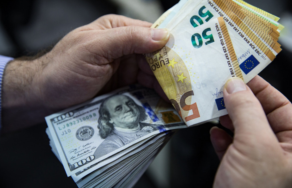 Поделбата на ЕЦБ и Фед може да предизвика паритет на еврото со доларот