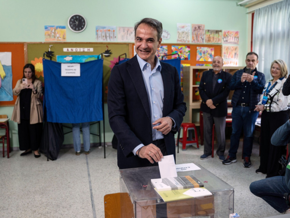 Премиерот Мицотакис пред победа на изборите во Грција