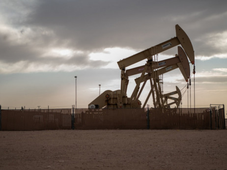 Нафтата го задржа длабокиот пад поради слабата побарувачка, на потег е ОПЕК+