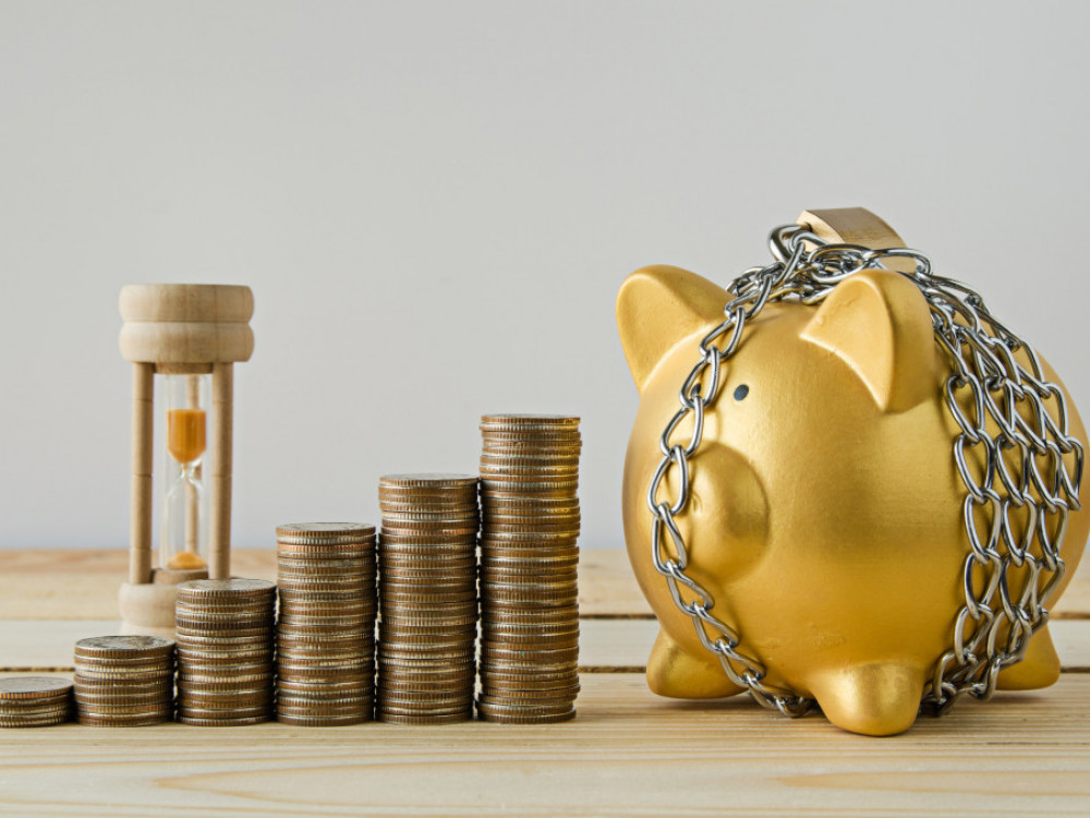 До 2028 година: Помал минус во буџетот и поголеми плати