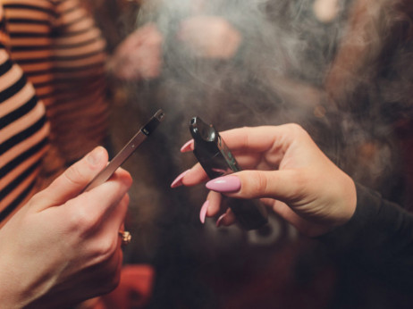Нов Зеланд забранува електронски цигари за еднократна употреба