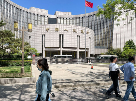 Централната банка во Кина изненади со намалување на краткорочната каматна стапка
