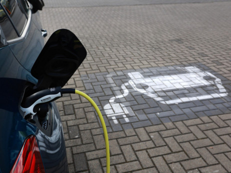 Германија планира да го намали снабдувањето со струја за е-возилата