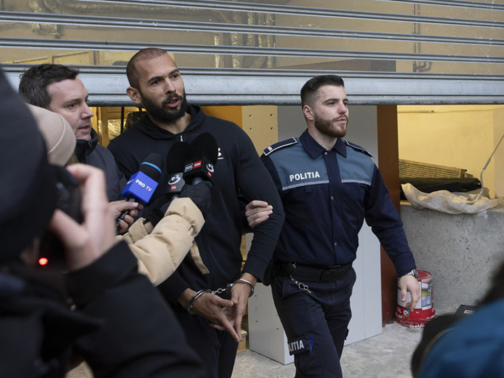 Ендрју Тејт ослободен од домашен притвор во Романија