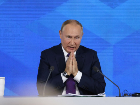 Путин ги повика Владата и нафтените компании заедно да ги решат проблемите со горивото