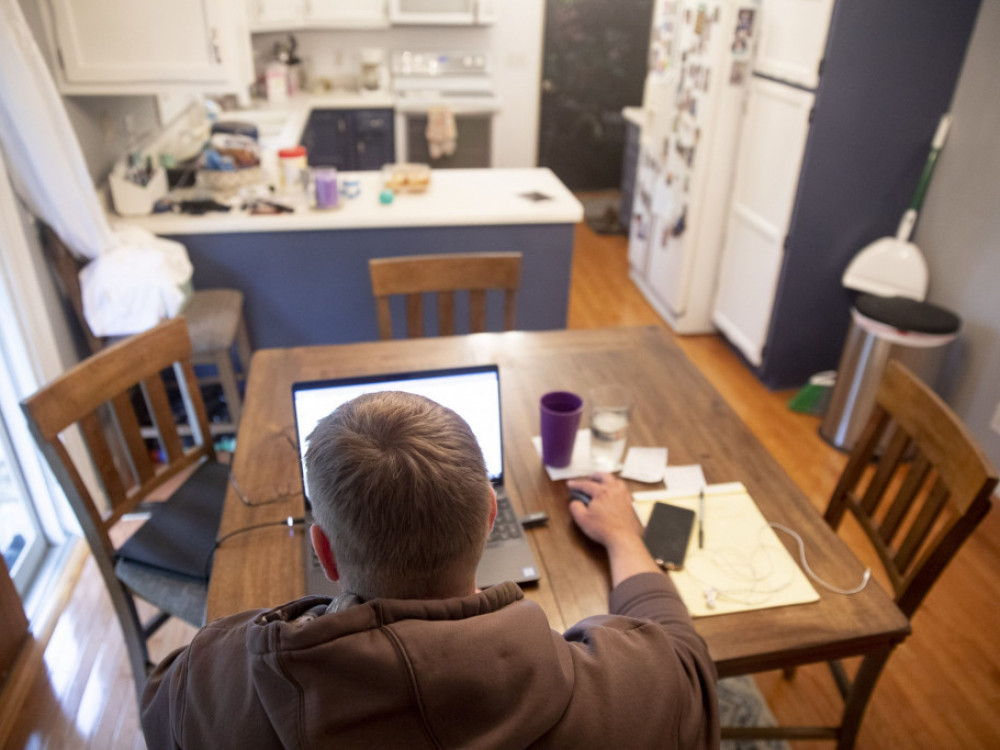 Само половина од македонскиот ИТ-сектор се врати во канцеларија