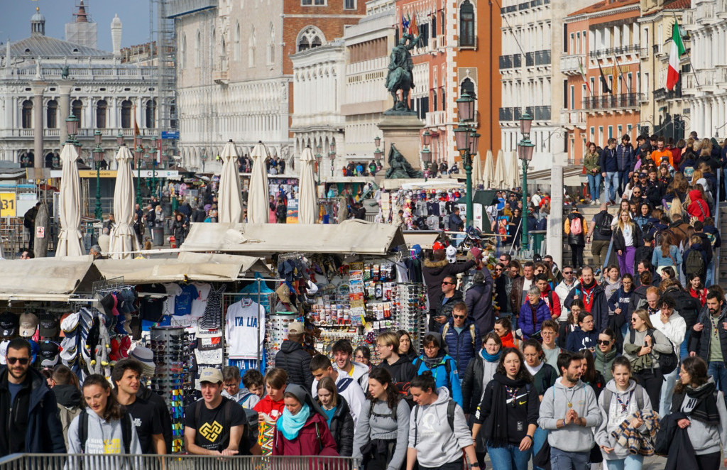 Базичната инфлација во еврозоната падна на 4,5 отсто, најниско ниво во последната година