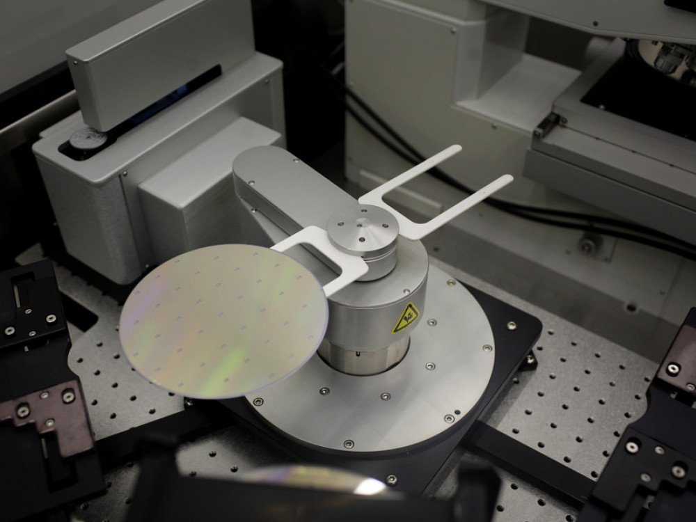 Кина го ограничи извозот на метали за производство на чипови