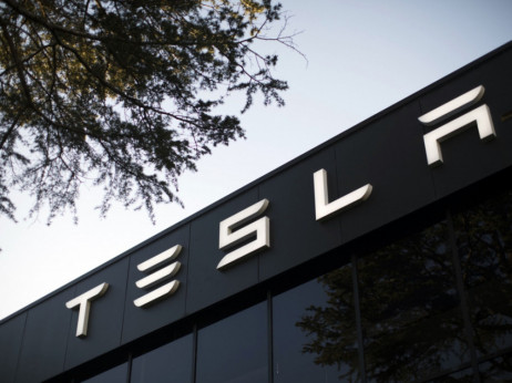„Тесла“ и кинеските ривали постигнаа договор за цените на автомобилите