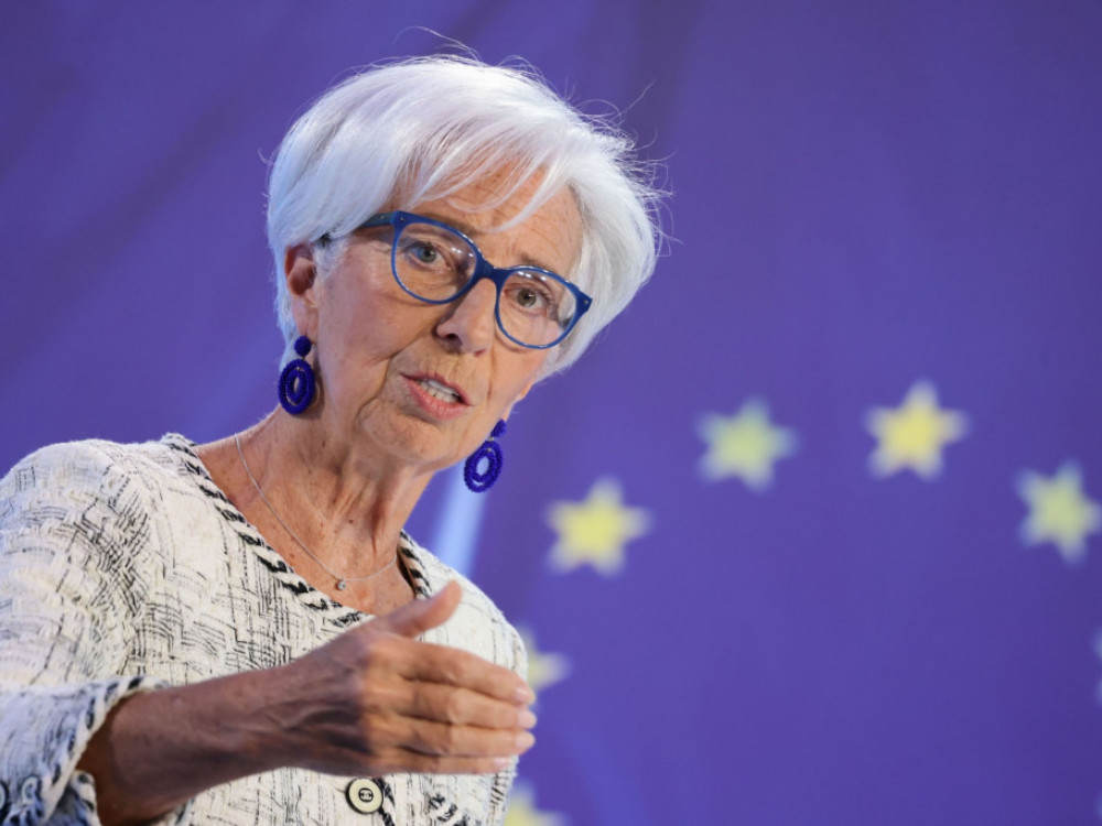 Лагард: ЕЦБ ќе реагира ако компаниите ги зголемат и платите и маржите