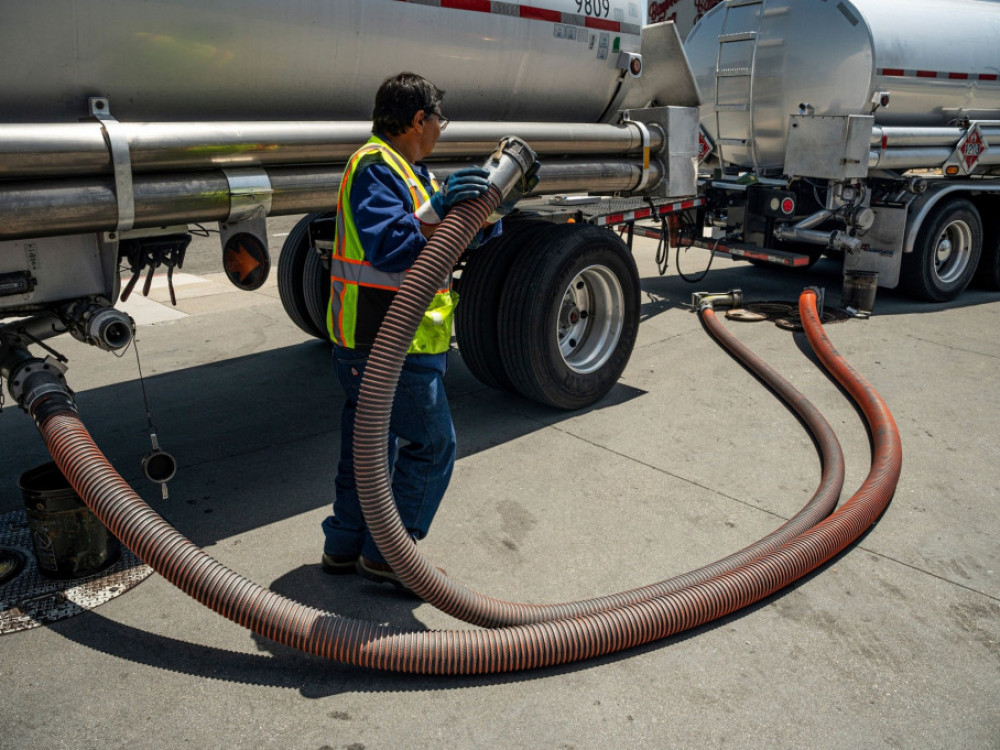 Нафтата близу 76 долари откако Русија ја намали испораката