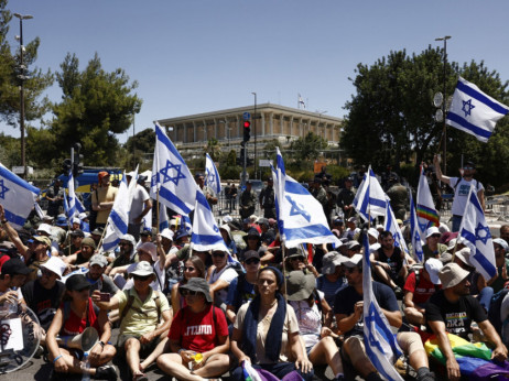 Изгласан закон за ограничување на моќта на судиите во Израел