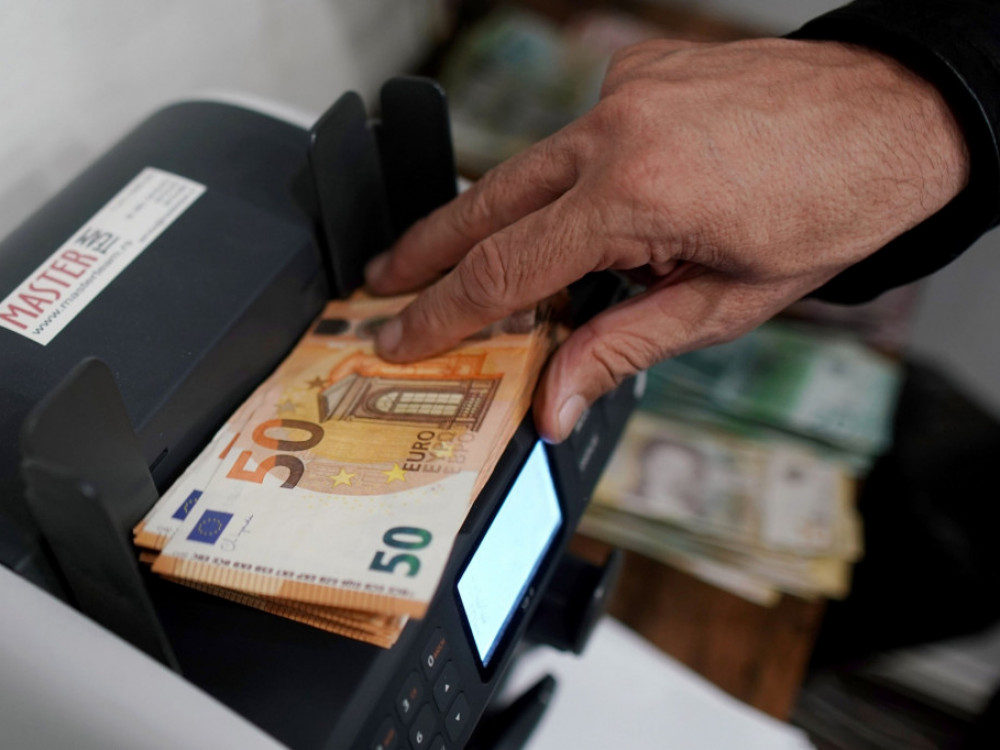 Анкетиравме: Каматите станаа огромен товар за домашните компании