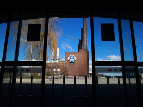„Фолксваген“ ја намали проекцијата за продажба на автомобили за годинава