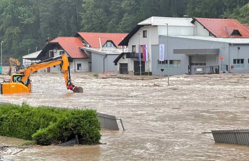 Поплави во Словенија, црвен метеоаларм вклучен и во земјите од регионот
