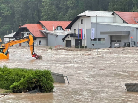 Поплави во Словенија, црвен метеоаларм вклучен и во земјите од регионот
