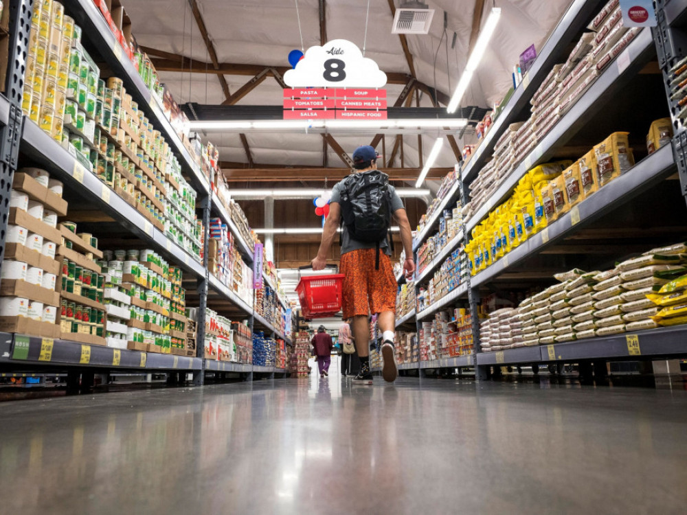 Цените во САД остануваат високи и покрај намалената инфлација