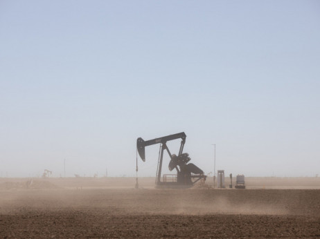 Нафтата се стабилизира по најголемиот пад во последните осум недели
