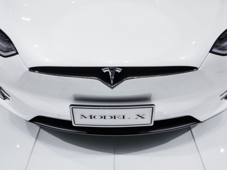 „Тесла“ ги намалува цените на автомобилите вторпат за три дена