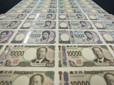 Падот на јенот ги загрижува купувачите на јапонски акции
