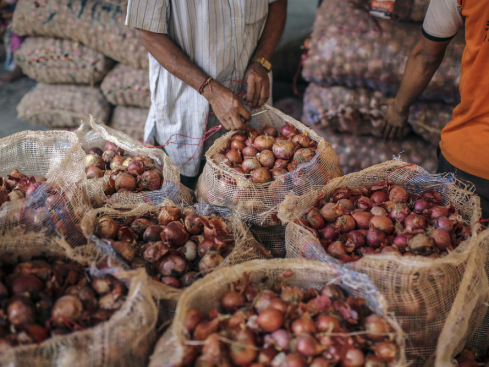 Индија воведе извозен данок од 40 отсто на кромидот