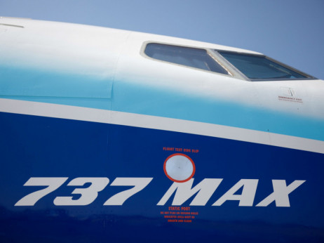 Нови проблеми за „Боинг“, дел од трупот падна од 737 Maх