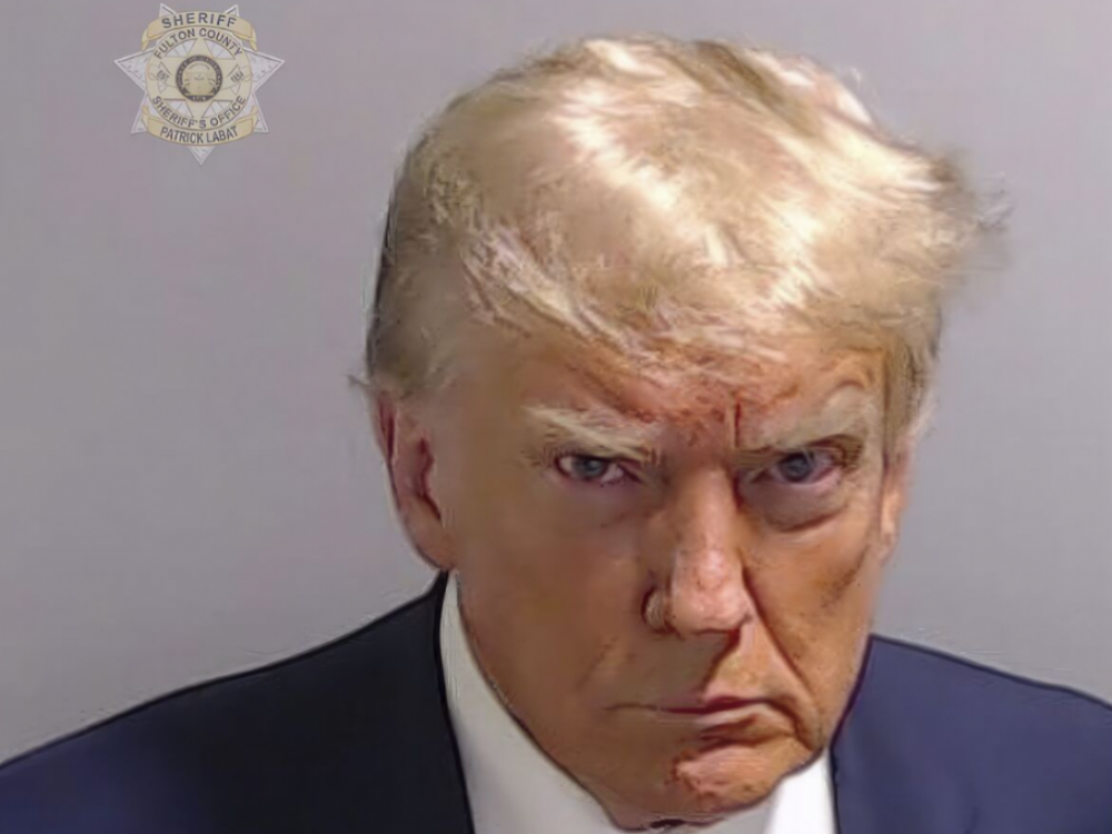 Со фотографијата од затвор Трамп собра милиони долари