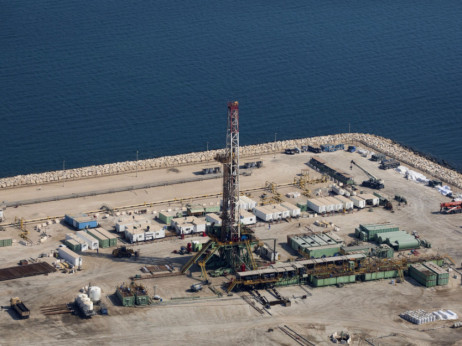 Саудиска Арабија и во септември ќе продолжи со намалено производство на нафта