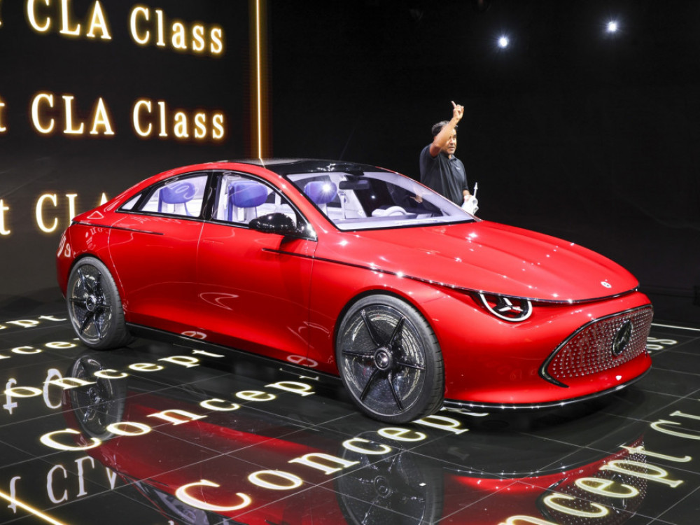 „Мерцедес“ го зголемува опсегот на своите електрични возила за да се соочи со „Тесла“