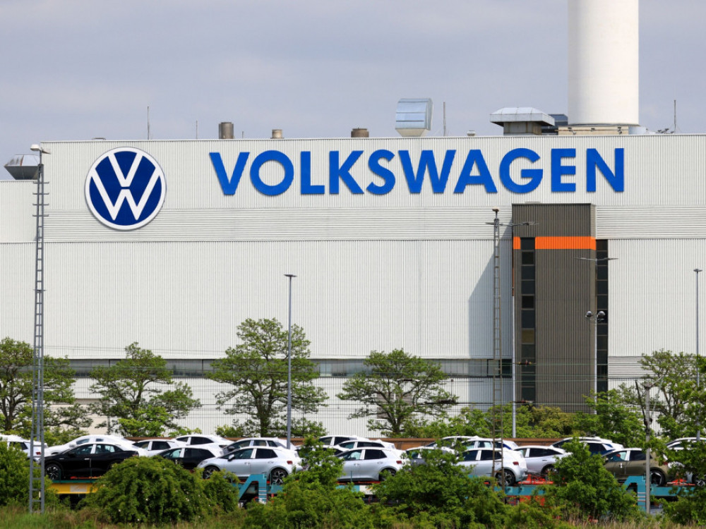 „Фолксваген“ ќе отпушта работници од клучната фабрика за електрични возила