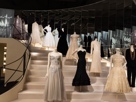 Ретроспективната изложба на Шанел на „ВиA“ покажува како костумот стана стилски симбол