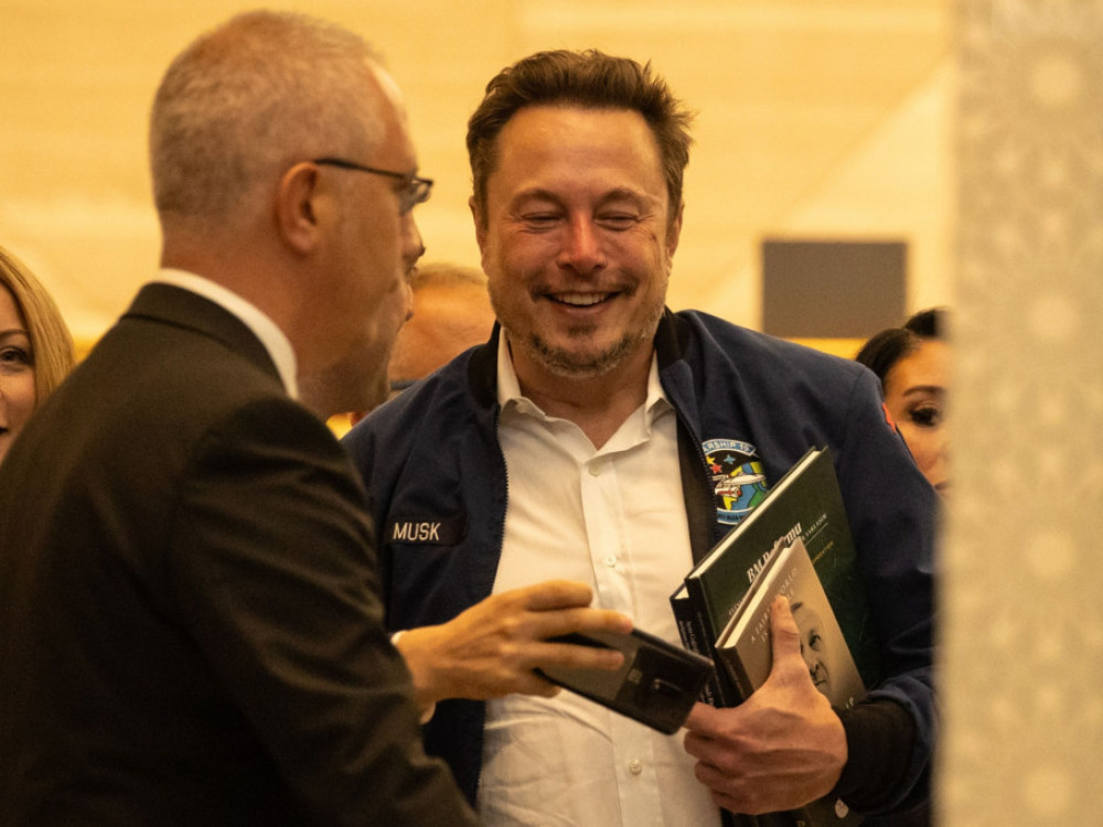 Проблемот со ботовите на X, Маск ќе го решава со месечна претплата за сите