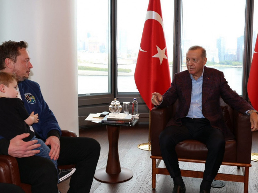 Ердоган го покани Маск да отвори фабрика на „Тесла“ во Турција