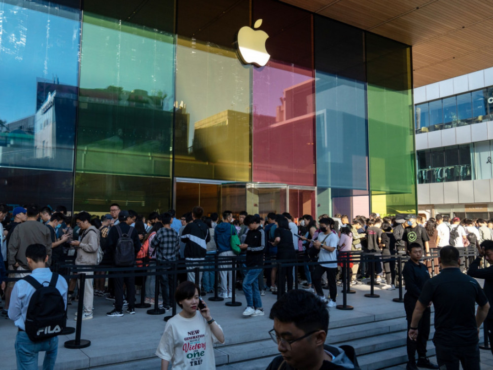 Почна продажбата на новиот „ајфон 15“ на компанијата „Епл“