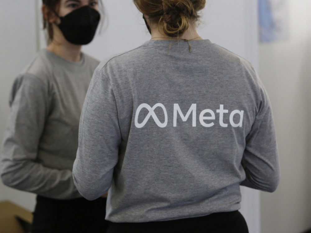 Потстрижување и бесплатно кафе за работниците што ги преживеаја отпуштањата во „Мета“