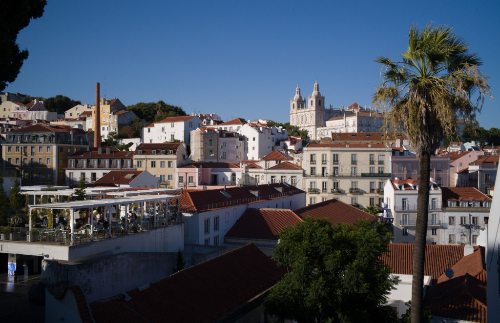 Португалија сака да ги намали цените на куќите, ги укинува бенефициите за непостојаните жители