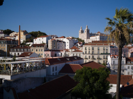 Португалија сака да ги намали цените на куќите, ги укинува бенефициите за непостојаните жители