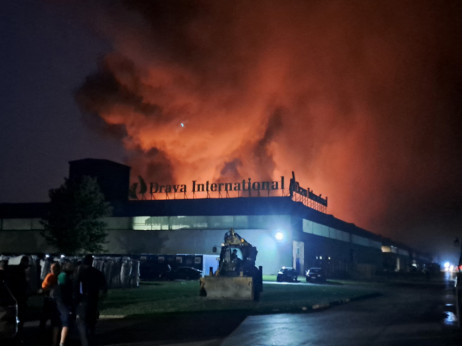 Гори пластика во огромен пожар во компанијата „Драва интернешнл“ во Осиек