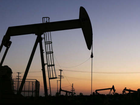 Цената на нафтата во надолен тренд по најголемиот раст во шест месеци