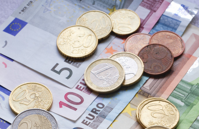Анкета на „Блумберг“: Еврозоната влегува во прва рецесија по пандемијата
