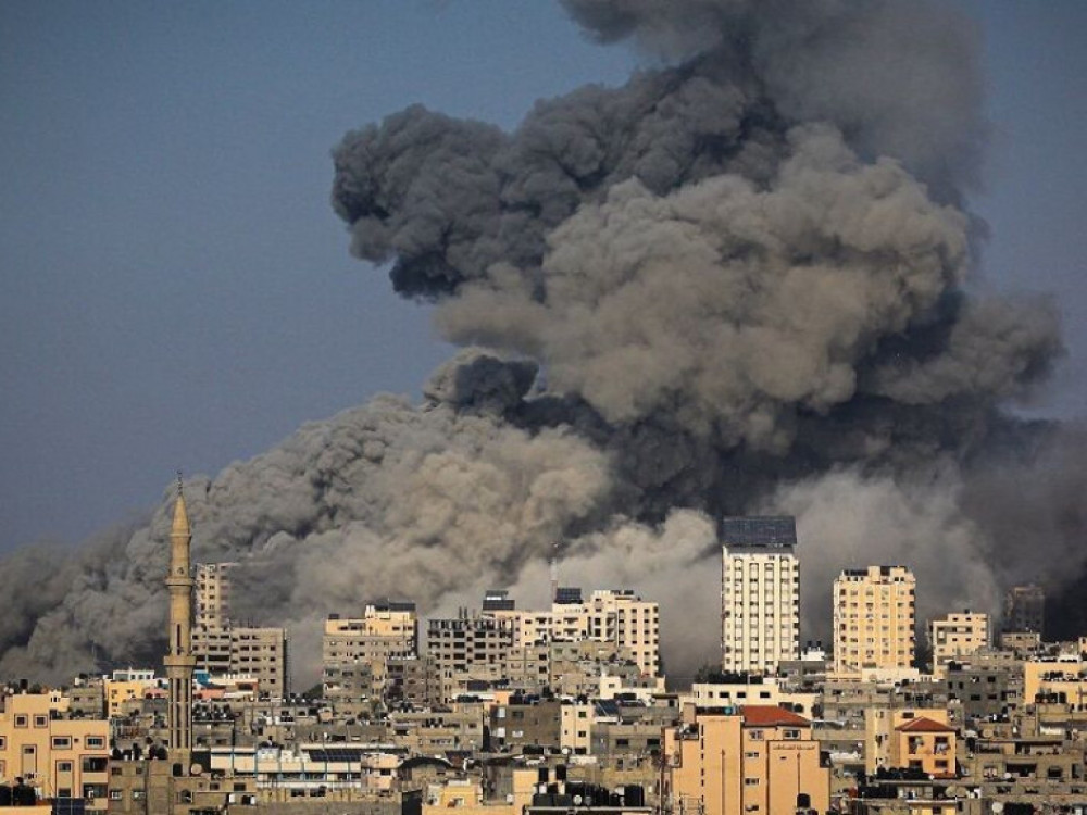 Експлозијата во болницата во Газа може да ја искомпликува посетата на Бајден