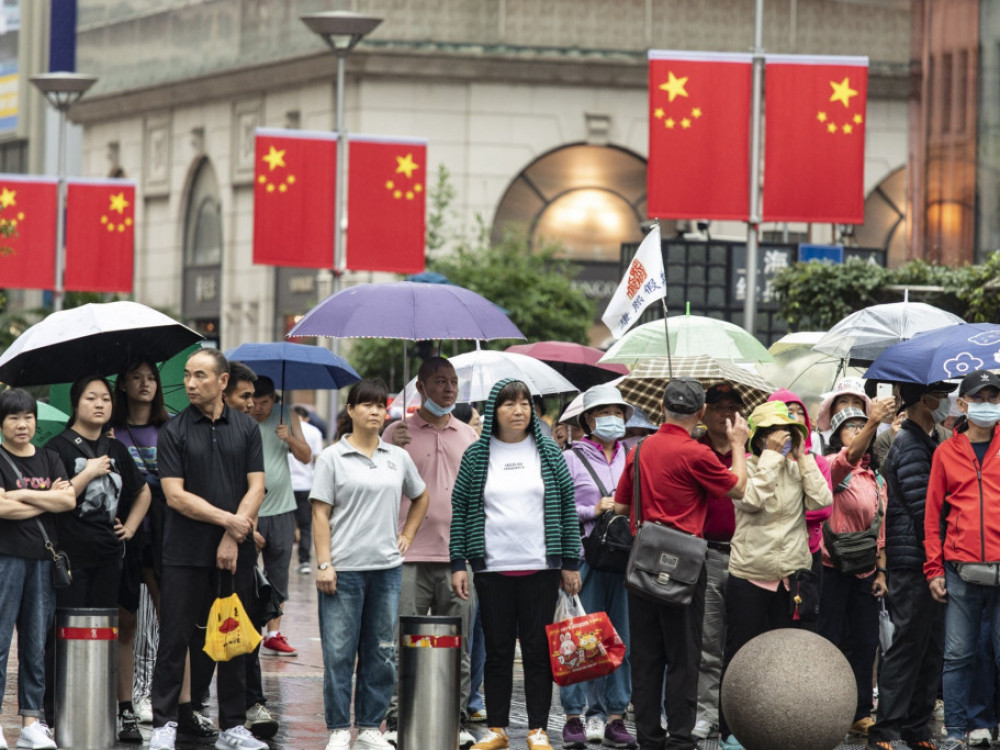 „Мудис“ го намали кредитниот рејтинг на Кина од стабилен во негативен