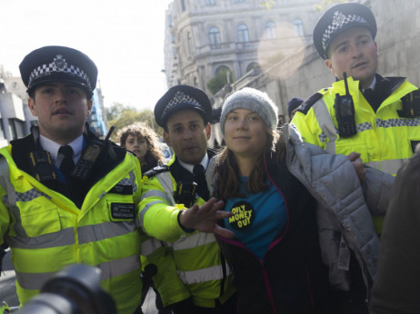 „Гринпис“ најавува продолжување на протестите по апсењето на Грета Тунберг