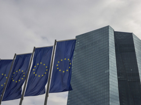 ЕЦБ третпат по ред не ги промени стапките, но намалувањето уште е далеку