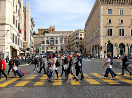 Италијанската економија ја избегнува рецесијата