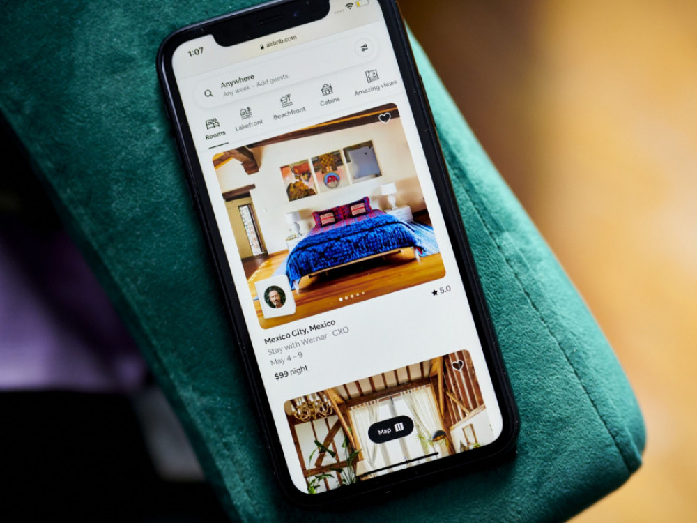 „Ербиенби“ заработува помалку, неизвесноста во патувањето е проблем