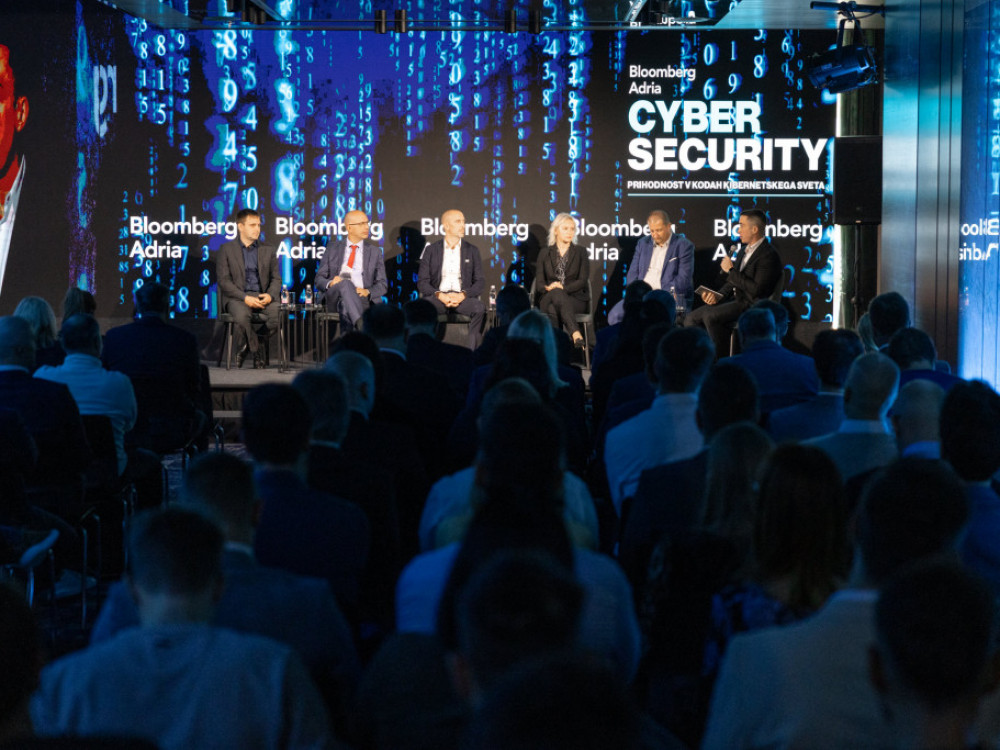 Студена војна онлајн: Свеста е маратон, но регулатива?