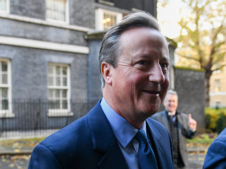 Поранешниот премиер Дејвид Камерон е нов шеф на британската дипломатија
