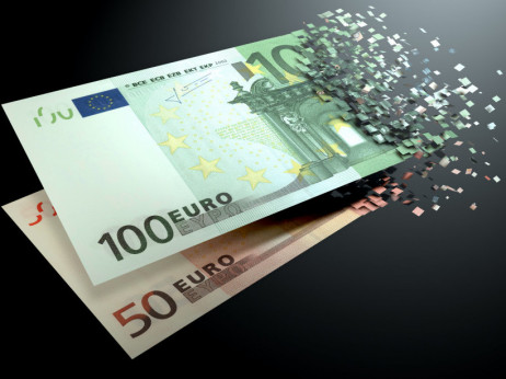 Во кеш може да се плати само до 2.000 евра, в година лимитот ќе биде 1.000 евра