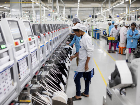 Ајфон ја вивна компанијата: „Фокскон“ ќе гради нови фабрики во Индија